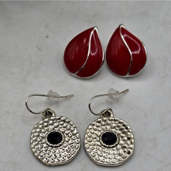 "5/$25" 2 Pairs 80's Style Earrings Black Silver Tone Dangle/Red Enamel Post - Picture 3 of 9